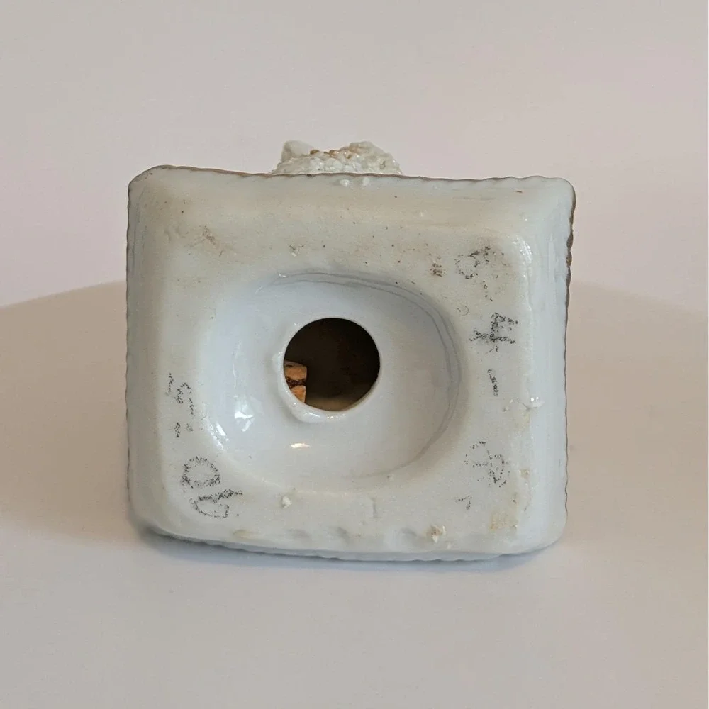 Vintage Ceramic Sugar Textured Cats On Pillows Salt & Pepper Shakers Japan
